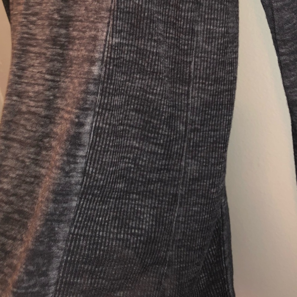 small button-up collared shirt - Picture 4 of 5